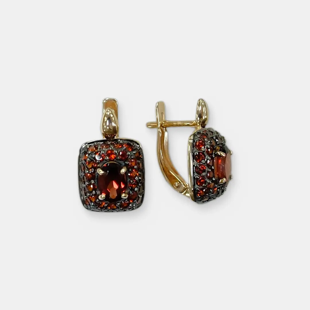 Серьги из золота с гранатами